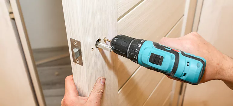 Old Door Knob Repair in Alafaya, FL